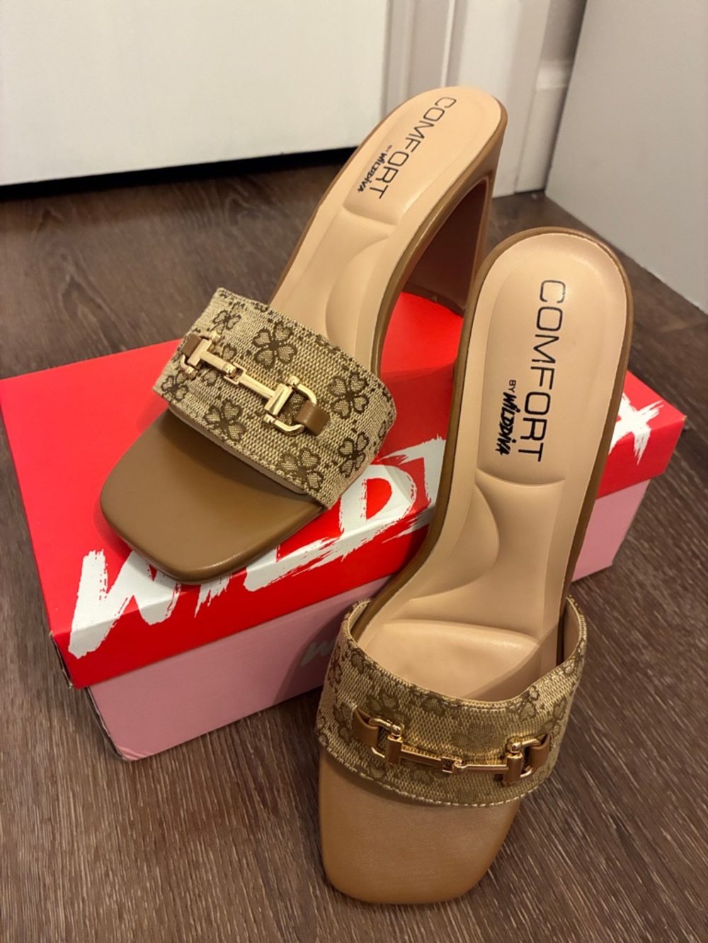 Wild Diva Viera Block Heel Sandals. Brown with Gold Bit Hardware. Size 7. New!